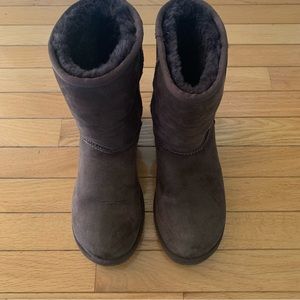 UGG Classic Short Brown Size 8